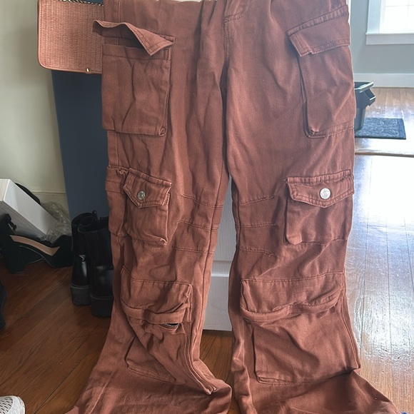 Forever21 reddish brown cargo pants. Size small - Picture 4 of 7